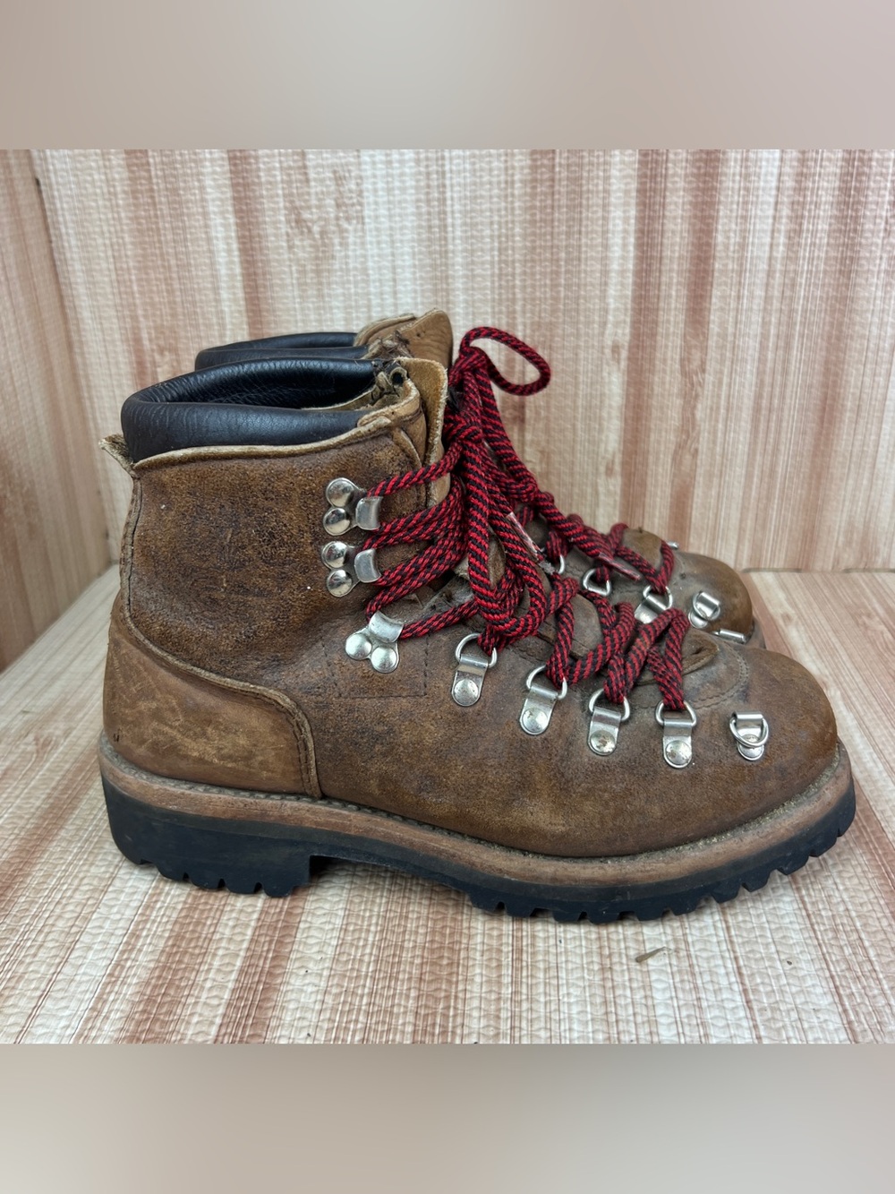 VINTAGE Dexter Mountaineer Hiking Boots Men's Sz 7 M Brown Suede Leather Vibram